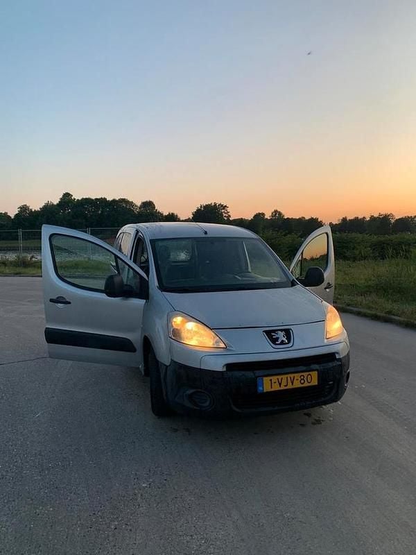 Gebruikt 2010 Peugeot Partner Van | € 1.950 (Eerlijke prijs) - Afbeelding 1/1