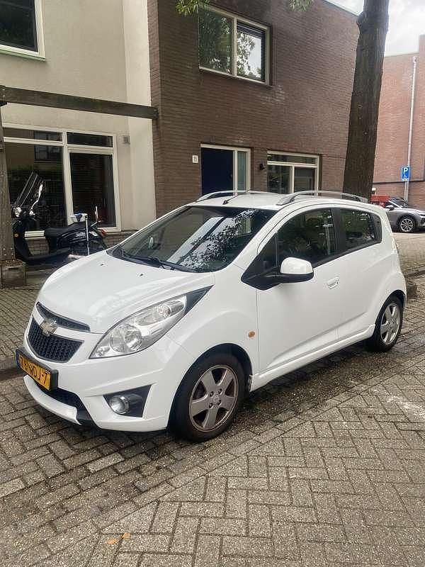 Wit Gebruikt 2010 Chevrolet Spark LT Hatchback | € 3.199 (Iets duurder) - Afbeelding 1/4