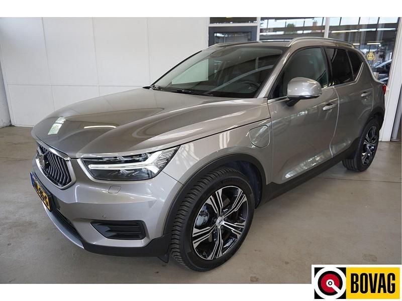 Grijs Gebruikt 2021 Volvo XC40 Inscription SUV | € 33.500 (Eerlijke prijs) - Afbeelding 1/4