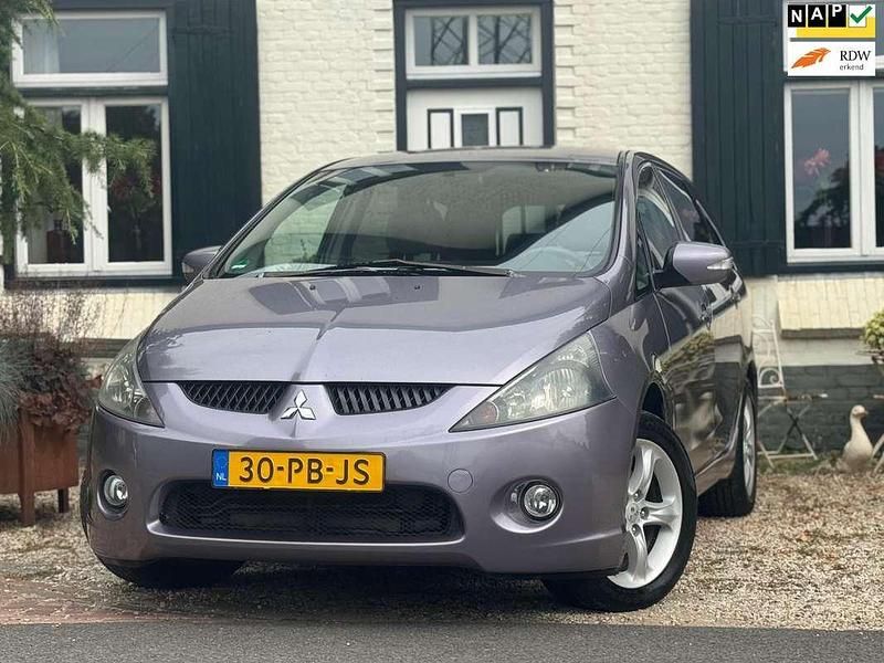 Rood, metallic lak Gebruikt 2004 Mitsubishi Grandis Intense MPV | € 2.350 (Iets duurder) - Afbeelding 1/4