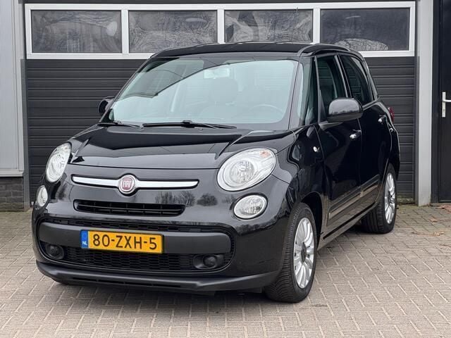 Zwart Gebruikt 2013 Fiat 500L Easy MPV | € 4.950 (Eerlijke prijs) - Afbeelding 1/4