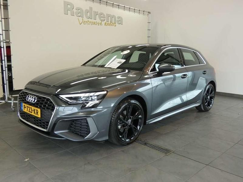 Grijs Gebruikt 2022 Audi A3 Sportback S-Line Hatchback | € 27.600 (Eerlijke prijs) - Afbeelding 1/4