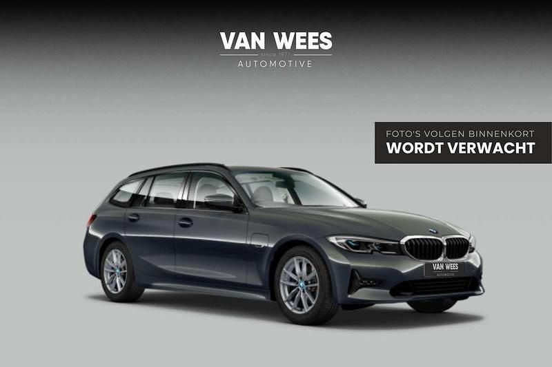 Grijs (metallic) Gebruikt 2022 BMW 320e Executive Stationwagen | € 25.450 (Goede deal) - Afbeelding 1/1
