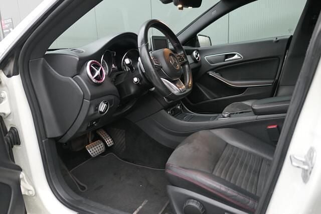 Occasion Mercedes CLA180 OrangeArt Edition 122 PK (89 kW) 2015 Wit Sedan