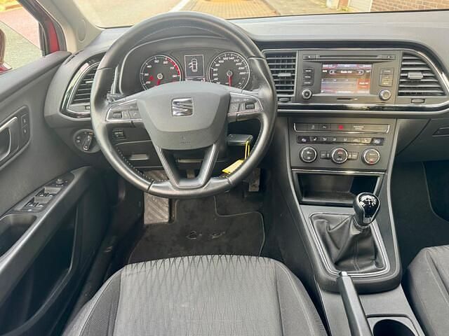 Occasion Seat Leon Business 110 PK (80 kW) 2015 Rood Hatchback