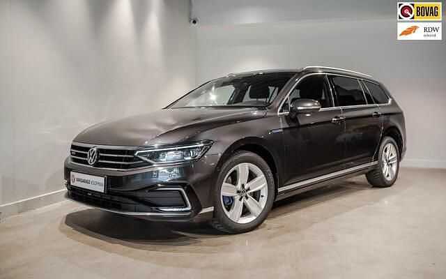 Grijs Gebruikt 2020 VW Passat Business Stationwagen | € 20.995 (Goede deal) - Afbeelding 1/4
