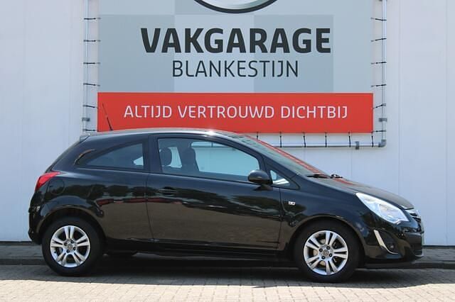 Zwart Gebruikt 2013 Opel Corsa Cosmo Hatchback | € 5.880 (Duur) - Afbeelding 1/4