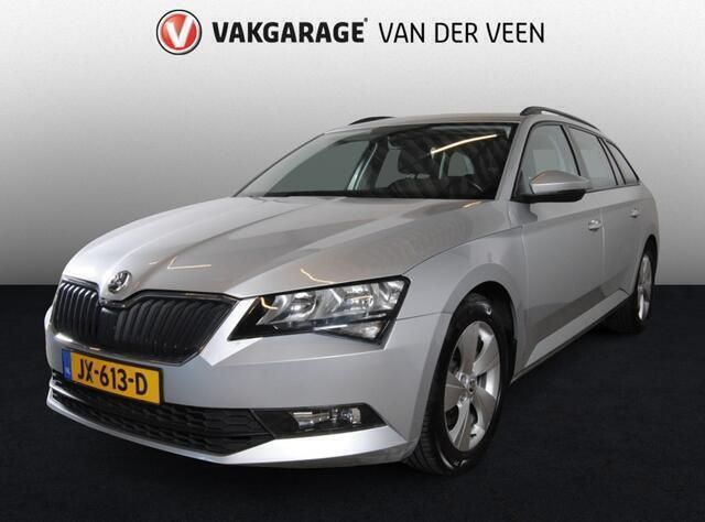 Grijs Gebruikt 2016 Skoda Superb Stationwagen | € 15.945 (Eerlijke prijs) - Afbeelding 1/3