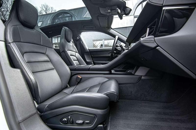 Occasion Porsche Taycan Performance Package 349 kW (475 PK) 2023 Grijs Sedan