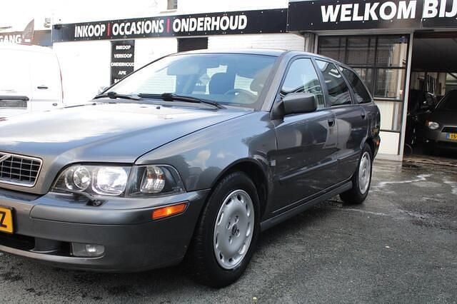 Grijs Gebruikt 2004 Volvo V40 Stationwagen | € 1.750 (Eerlijke prijs) - Afbeelding 1/4