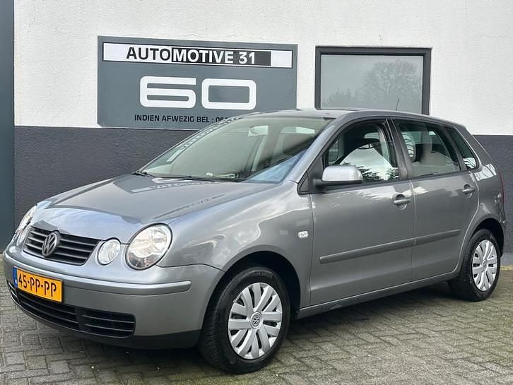 Grijs Gebruikt 2004 VW Polo Hatchback | € 1.485 (Eerlijke prijs) - Afbeelding 1/4