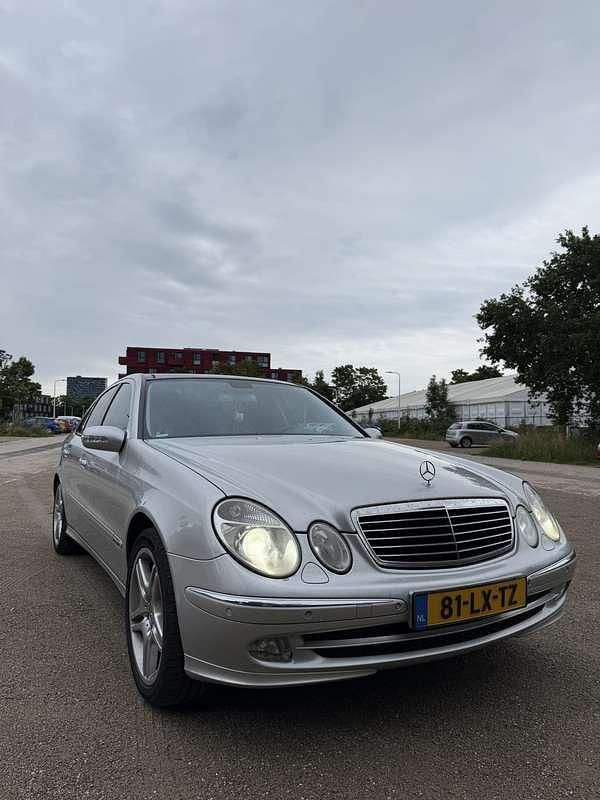 Grijs Gebruikt 2003 Mercedes E320 Avantgarde Sedan | € 6.999 (Iets duurder) - Afbeelding 1/4