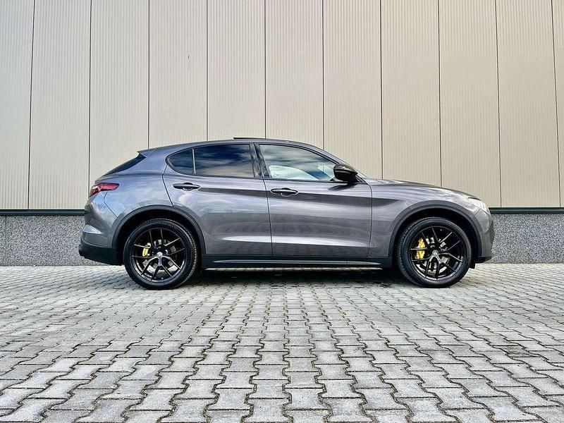 Grijs Gebruikt 2018 Alfa Romeo Stelvio Super SUV | € 31.000 (Iets duurder) - Afbeelding 1/4