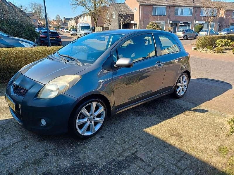 Grijs Occasion 2007 Toyota Yaris MPV | € 3.500 (Duur) - Afbeelding 1/4