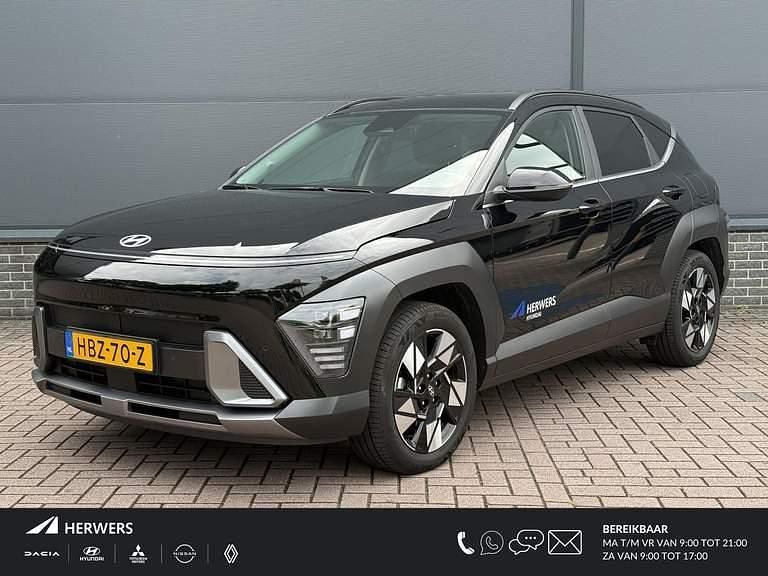 Zwart Gebruikt 2025 Hyundai Kona SUV | € 33.435 (Eerlijke prijs) - Afbeelding 1/4