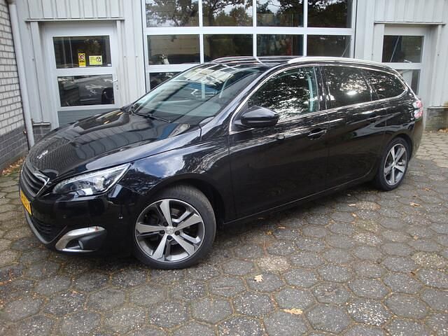 Zwart Gebruikt 2016 Peugeot 308 GT-line Hatchback | € 10.450 (Eerlijke prijs) - Afbeelding 1/4