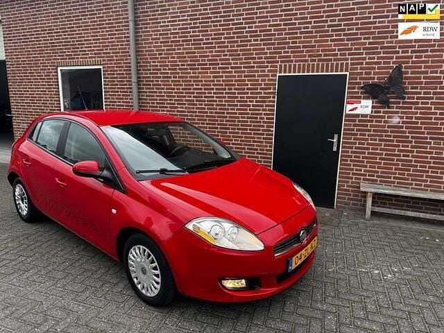 Rood Gebruikt 2008 Fiat Bravo Dynamic Hatchback | € 1.249 (Eerlijke prijs) - Afbeelding 1/4