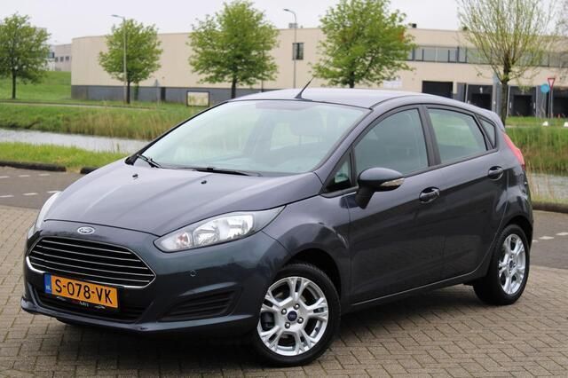 Grijs Gebruikt 2013 Ford Fiesta Style Hatchback | € 7.499 (Eerlijke prijs) - Afbeelding 1/4