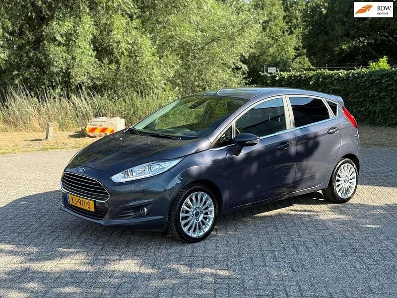 Grijs Gebruikt 2014 Ford Fiesta Titanium X Hatchback | € 6.499 (Goede deal) - Afbeelding 1/4