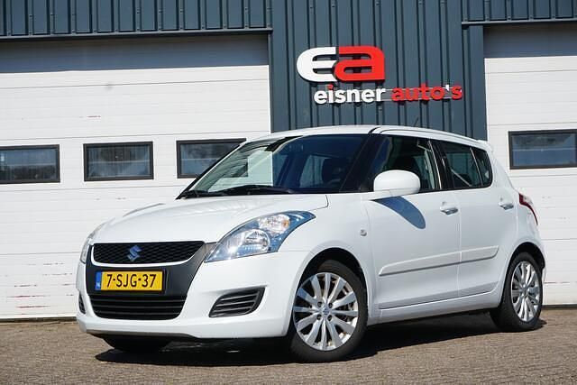 Wit, metallic lak Gebruikt 2013 Suzuki Swift Hatchback | € 7.949 (Eerlijke prijs) - Afbeelding 1/4