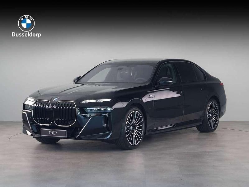 Zwart Nieuw 2025 BMW 750e M Sport Sedan | € 173.926 - Afbeelding 1/4