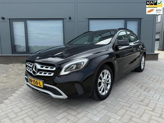 Zwart Gebruikt 2018 Mercedes GLA180 Business SUV | € 17.750 (Goede deal) - Afbeelding 1/4