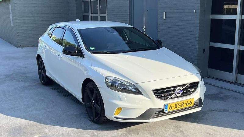 Wit Gebruikt 2014 Volvo V40 R-Design MPV | € 6.000 (Goede deal) - Afbeelding 1/4