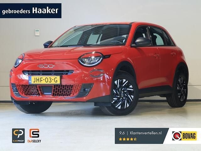 Rood Occasion 2025 Fiat 600 Urban SUV | € 24.900 (Goede deal) - Afbeelding 1/3