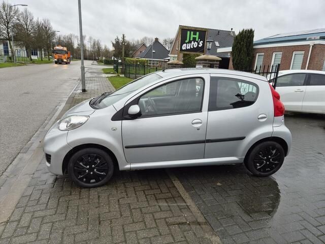 Occasion Peugeot 107 68 PK (50 kW) 2012 Grijs Hatchback