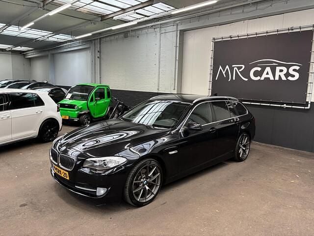 Zwart Gebruikt 2013 BMW 520 Stationwagen | € 6.950 (Eerlijke prijs) - Afbeelding 1/4