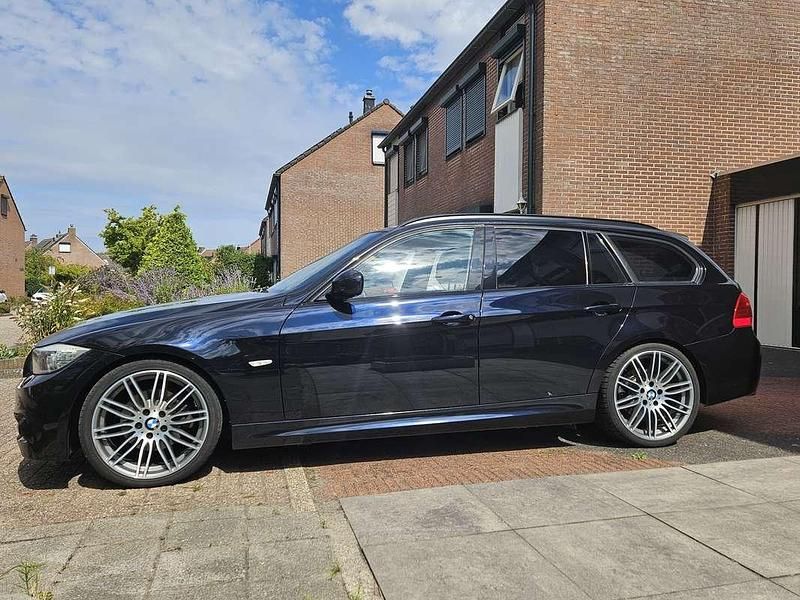 Zwart Gebruikt 2012 BMW 325 Efficient Dynamics Stationwagen | € 18.750 - Afbeelding 1/4