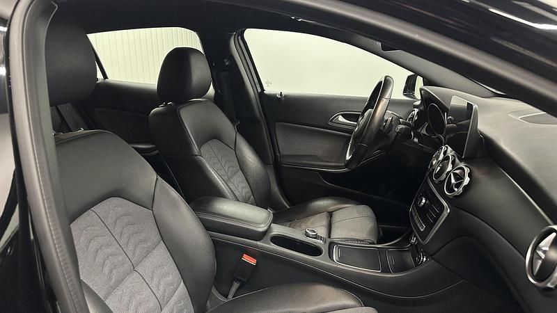 Occasion Mercedes GLA180 Business 123 PK (90 kW) 2017 Zwart SUV