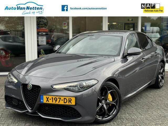 Grijs Gebruikt 2017 Alfa Romeo Giulia Veloce Sedan | € 29.850 (Eerlijke prijs) - Afbeelding 1/4