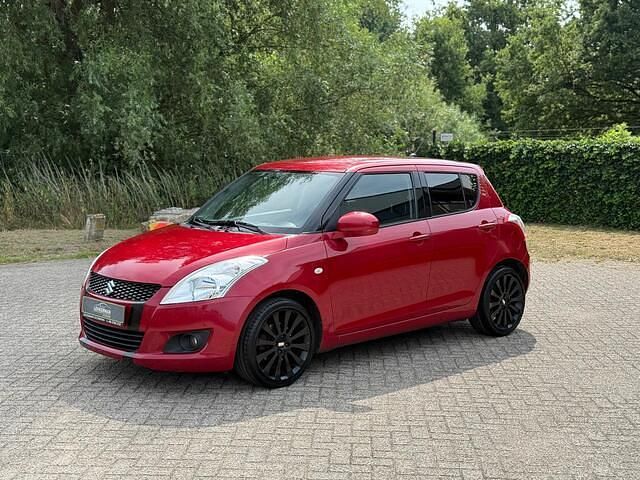 Paars, metallic lak Gebruikt 2013 Suzuki Swift Exclusive Hatchback | € 6.999 (Eerlijke prijs) - Afbeelding 1/4