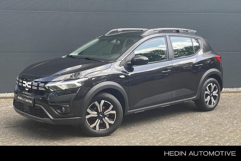 Zwart Gebruikt 2024 Dacia Sandero Stepway Hatchback | € 18.880 (Eerlijke prijs) - Afbeelding 1/4
