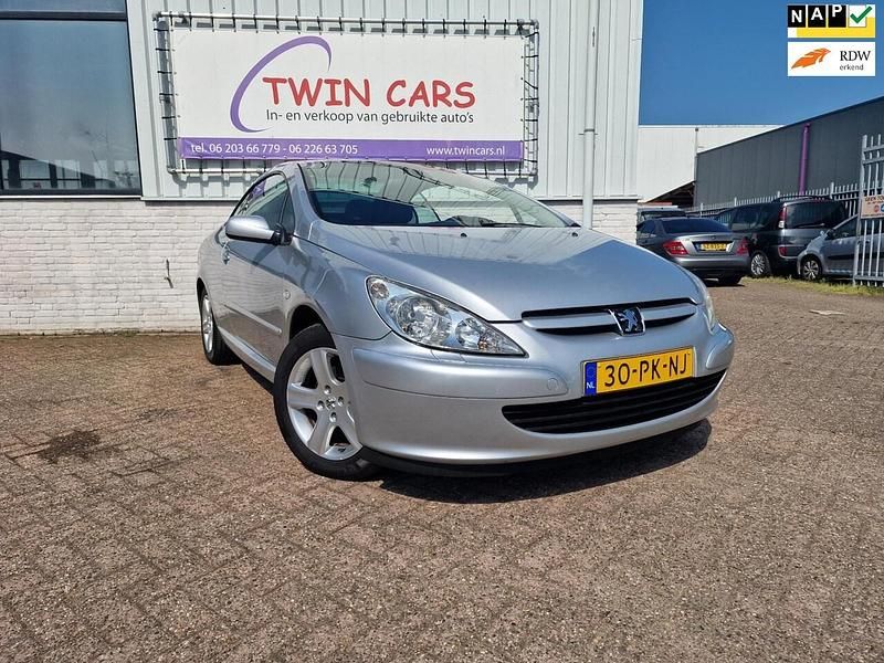 Grijs (metallic) Gebruikt 2004 Peugeot 307 CC Cabriolet | € 2.995 (Eerlijke prijs) - Afbeelding 1/4