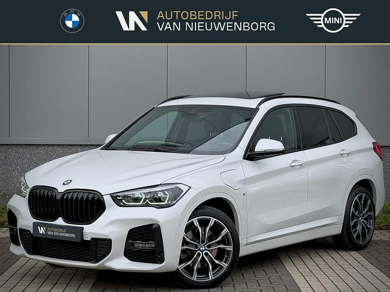 Wit Gebruikt 2021 BMW X1 Executive SUV | € 33.730 (Duur) - Afbeelding 1/4