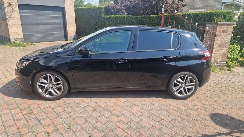 Zwart Gebruikt 2017 Peugeot 308 Hatchback | € 8.500 (Goede deal) - Afbeelding 1/4