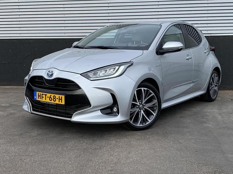Occasion Toyota Yaris Hybrid Edition 116 PK (85 kW) 2020 Zilver Hatchback