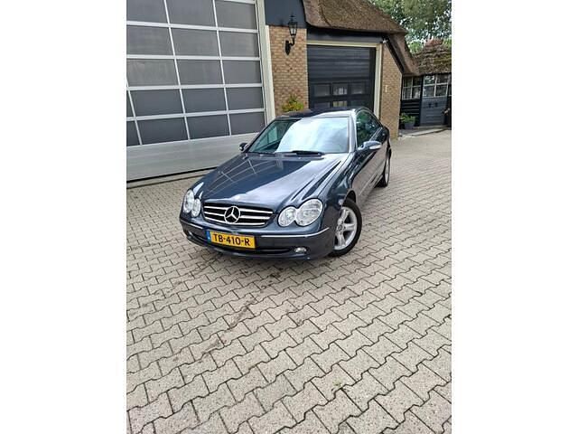 Blauw (metallic) Gebruikt 2004 Mercedes 320 Elegance Coupé | € 5.100 (Eerlijke prijs) - Afbeelding 1/4