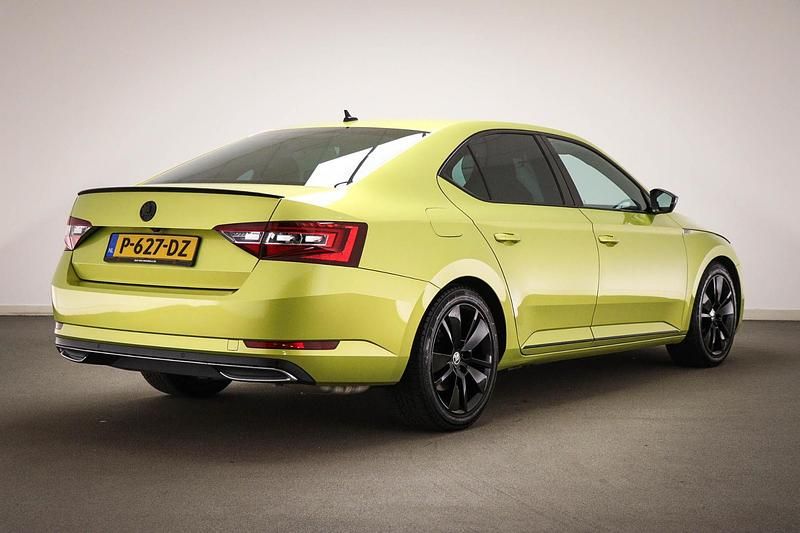Occasion Skoda Superb Business Line 150 PK (110 kW) 2020 Geel Hatchback