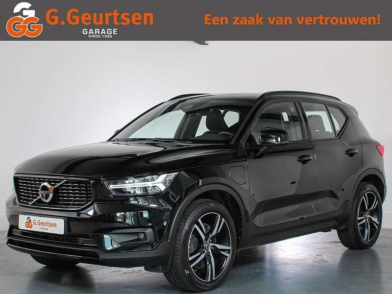Zwart Gebruikt 2020 Volvo XC40 R-Design SUV | € 28.700 (Eerlijke prijs) - Afbeelding 1/4