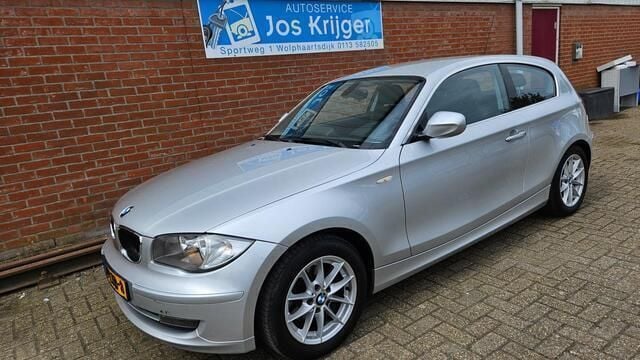 Grijs Gebruikt 2010 BMW 118 Hatchback | € 6.900 (Eerlijke prijs) - Afbeelding 1/4
