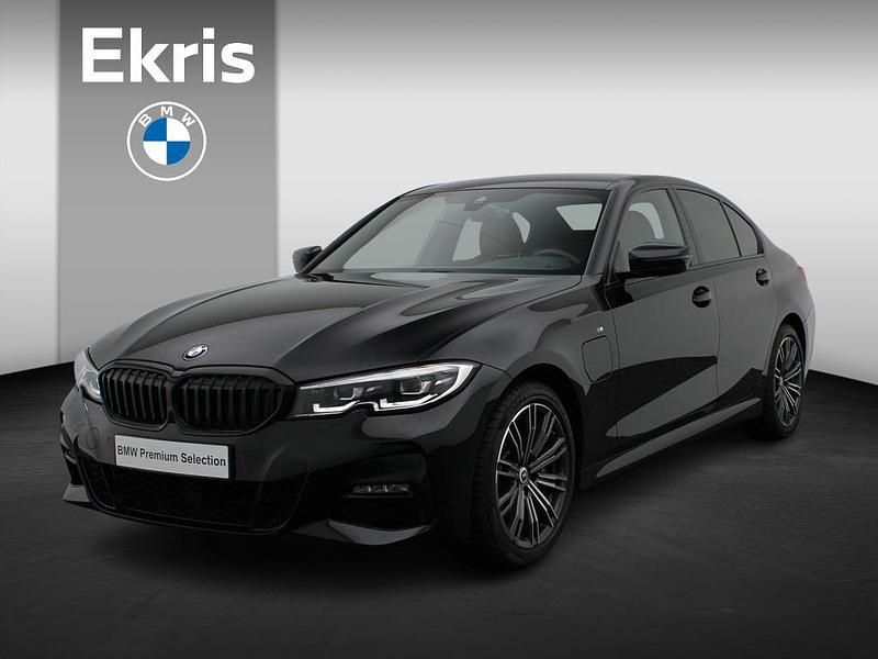 Zwart Gebruikt 2019 BMW 330e Executive Sedan | € 30.950 (Duur) - Afbeelding 1/4