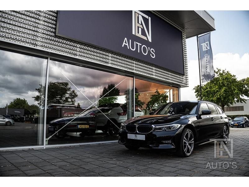 Zwart Gebruikt 2022 BMW 320 M Sport Stationwagen | € 36.510 (Eerlijke prijs) - Afbeelding 1/4