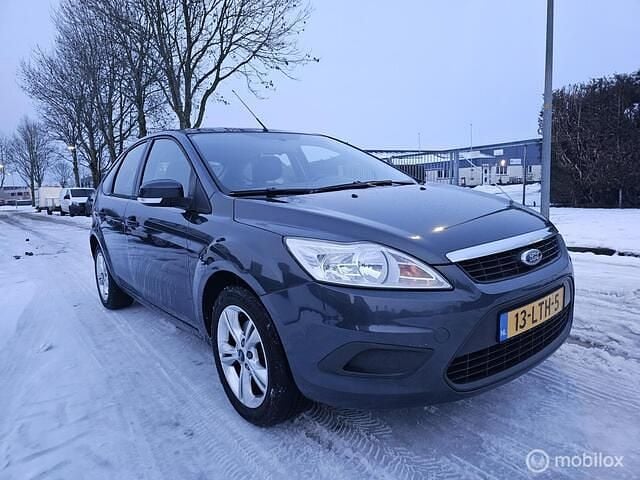 Grijs Occasion 2010 Ford Focus Cool & Sound Edition Hatchback | € 2.195 (Eerlijke prijs) - Afbeelding 1/4