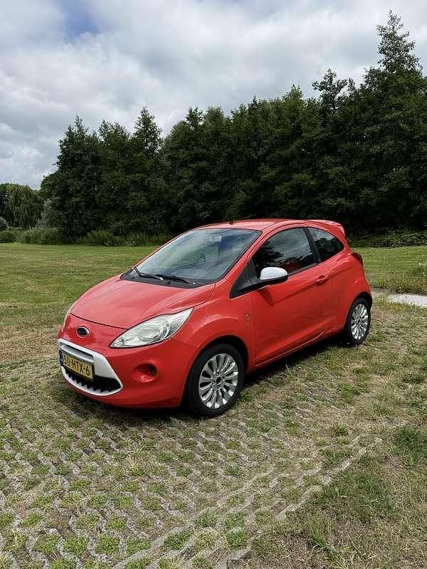 Rood Gebruikt 2009 Ford Ka Titanium Hatchback | € 1.375 (Super prijs) - Afbeelding 1/4
