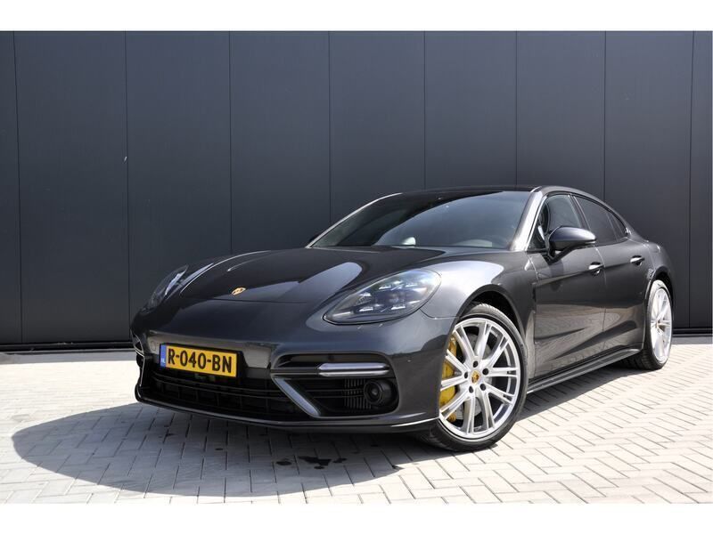 Grijs, metallic lak Gebruikt 2017 Porsche Panamera Turbo S Sedan | € 83.500 (Iets duurder) - Afbeelding 1/4