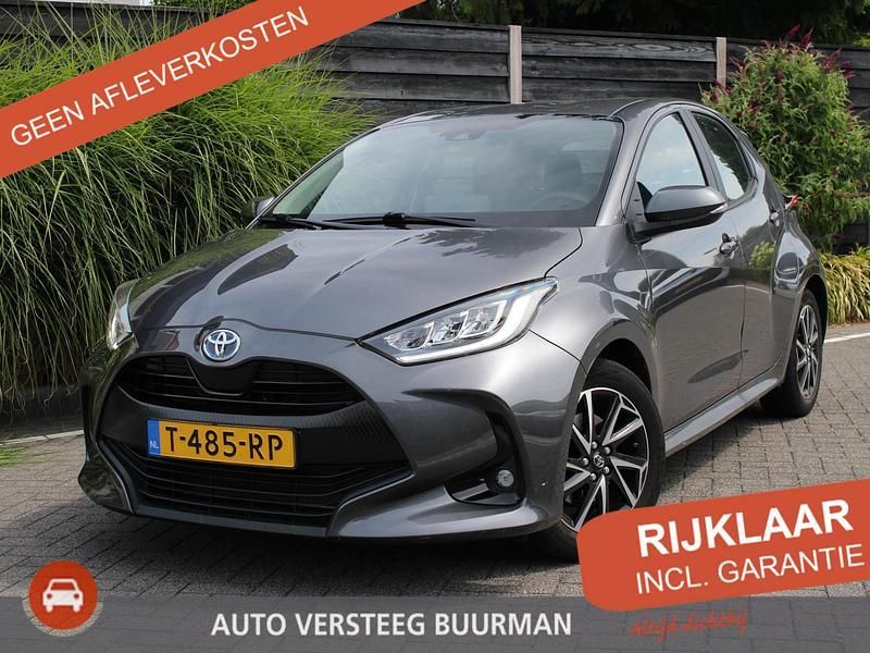 Grijs Gebruikt 2023 Toyota Yaris Hybrid Hatchback | € 22.450 (Eerlijke prijs) - Afbeelding 1/4