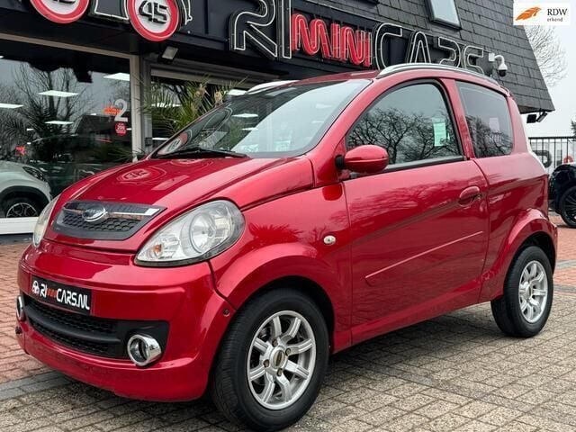 Rood Gebruikt 2009 Microcar M.Go Hatchback | € 6.995 (Eerlijke prijs) - Afbeelding 1/4